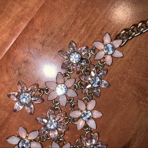 Rose gold statement necklace - Picture 2 of 2